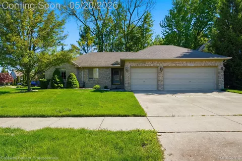 21527 N Tangel Dr E, Macomb, MI 48044