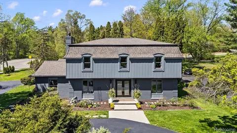 25080 Glynholm Ct, Bloomfield Hills, MI 48301