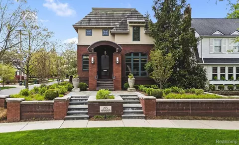 615 Hanna St, Birmingham, MI 48009