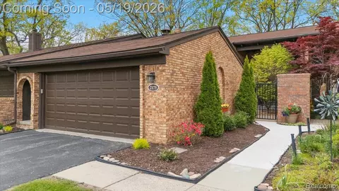 2175 Bordeaux St, West Bloomfield, MI 48323