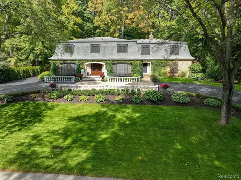 45778 Fermanagh Dr, Northville, MI 48168