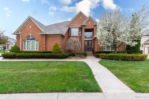 49759 Lakebridge Dr, Shelby Township, MI 48315