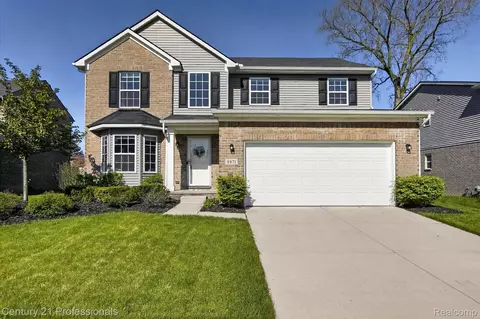 8871 Dover Ct, Livonia, MI 48150
