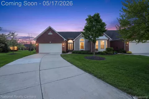 1601 Nottingham Ct, Commerce, MI 48390