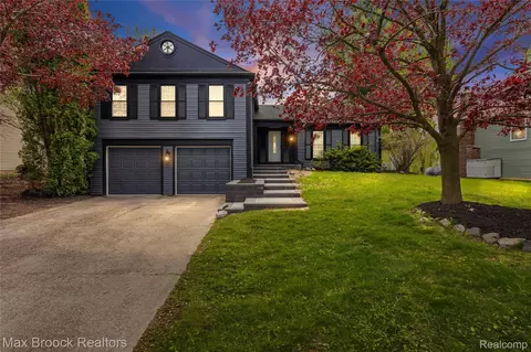 34904 Bunker Hill Dr, Farmington Hills, MI 48331