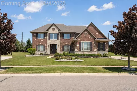 47576 Valencia Cir, Novi, MI 48374