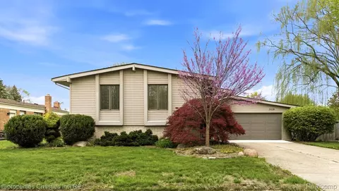2629 Coral Dr, Troy, MI 48085