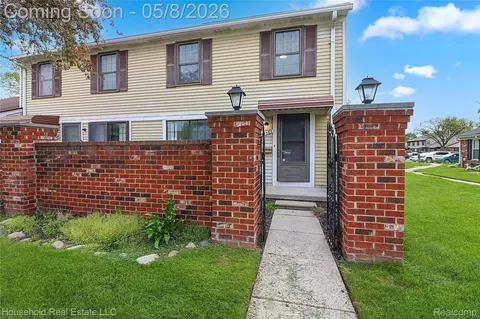 39363 Heatherheath Dr, Clinton Township, MI 48038
