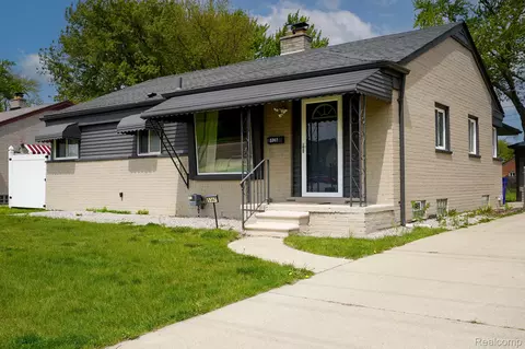 5367 E 13 Mile Rd, Warren, MI 48092