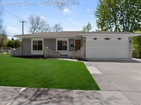 14650 Edshire Dr, Sterling Heights, MI 48312