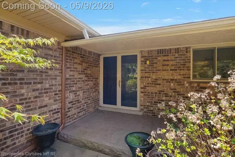 3120 Hartford Ln, Shelby Township, MI 48316