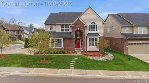 1114 Wales Dr, Orion, MI 48359