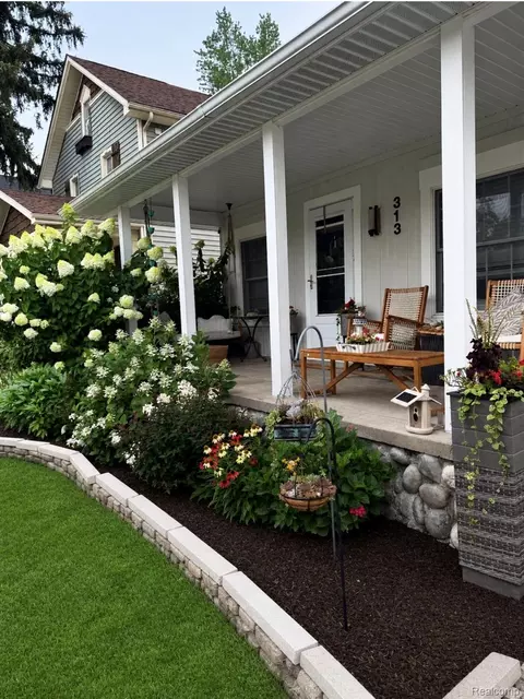 313 N Castell Ave, Rochester Hills, MI 48307