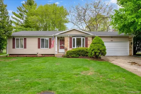 6332 Windham Pl, Grand Blanc, MI 48439