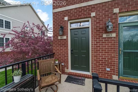 601 Village Ln, Milford, MI 48381
