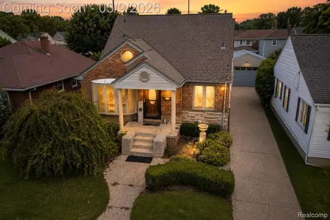 22501 Maple St, Saint Clair Shores, MI 48081