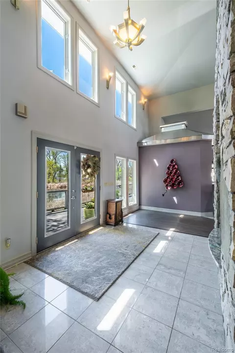 Entry Way - 2350 Crane Rd, Fenton, MI 48430 photo 3 of 5