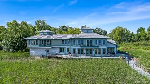 2350 Crane Rd, Fenton, MI 48430