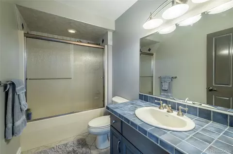 Bath - 2350 Crane Rd, Fenton, MI 48430 photo 3 of 5