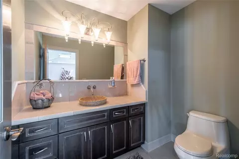 Bath - 2350 Crane Rd, Fenton, MI 48430 photo 5 of 5
