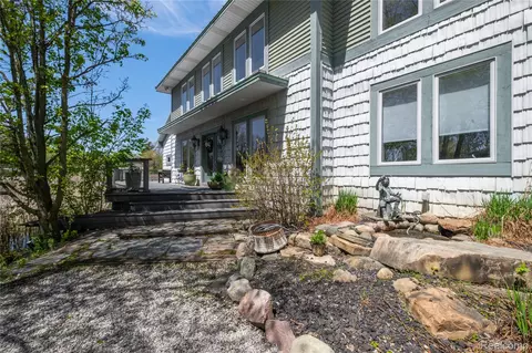 Exterior - 2350 Crane Rd, Fenton, MI 48430 photo 4 of 7