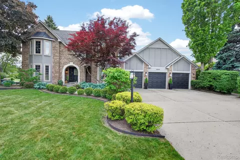 38005 River Bnd, Farmington Hills, MI 48335