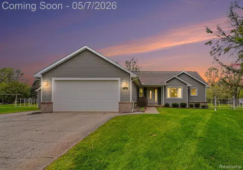 2321 Foxmore Cir, Highland, MI 48356
