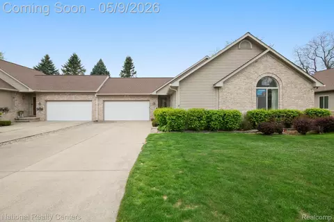 7221 Hawthorne Cir, Goodrich, MI 48438