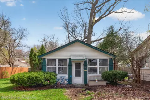 141 W Granet Ave, Hazel Park, MI 48030