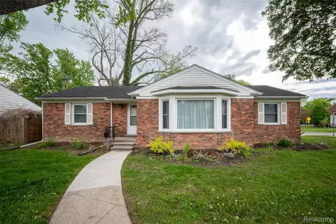 2423 Crooks Rd, Royal Oak, MI 48073