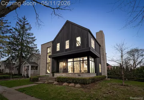283 E Lincoln St, Birmingham, MI 48009