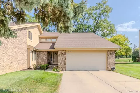 4575 Fairway Ct, Waterford, MI 48328