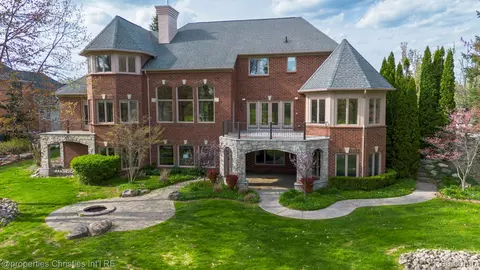5023 Rockaway Ln, Independence, MI 48348