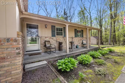 Exterior - 2700 N Hacker Rd, Howell, MI 48855 photo 2 of 7
