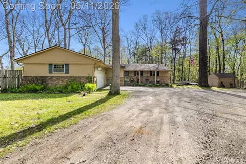 2700 N Hacker Rd, Howell, MI 48855