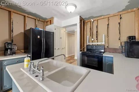 Kitchen - 2700 N Hacker Rd, Howell, MI 48855 photo 3 of 3