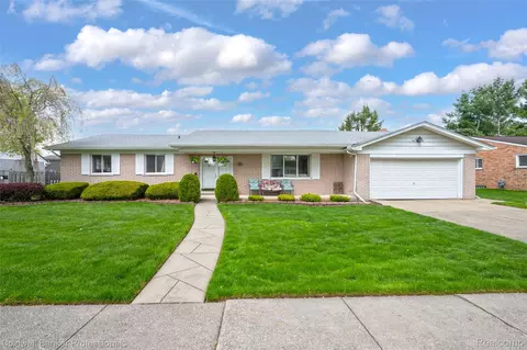 23305 N Rosedale Ct, Saint Clair Shores, MI 48080
