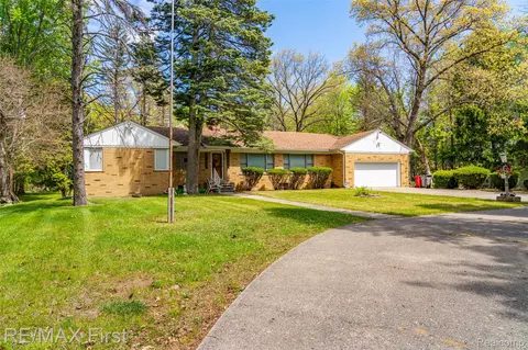 17397 Millar Rd, Clinton Township, MI 48036