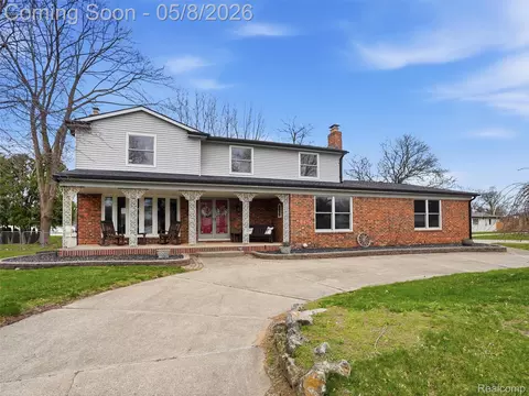 20145 Scarlet Ct, Clinton Township, MI 48036