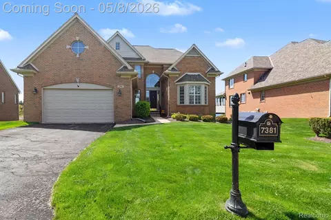 7381 Pine Vista Dr, Genoa, MI 48116
