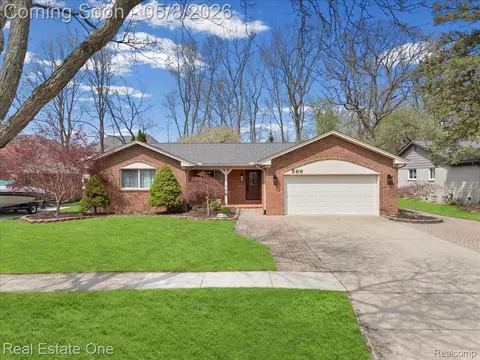 599 Thurber Dr, Troy, MI 48085