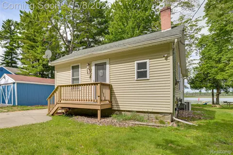 805 Rainbow Dr, East Tawas, MI 48730