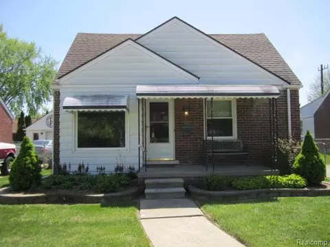 16346 Toepfer Dr, Eastpointe, MI 48021