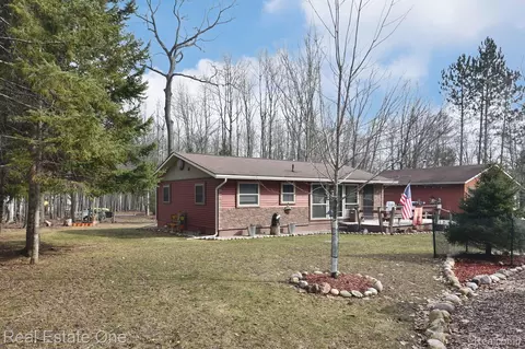 4084 N Weasel Trl, Alcona, MI 48742