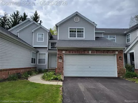1093 Fairways Blvd, Troy, MI 48085