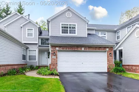 1093 Fairways Blvd, Troy, MI 48085