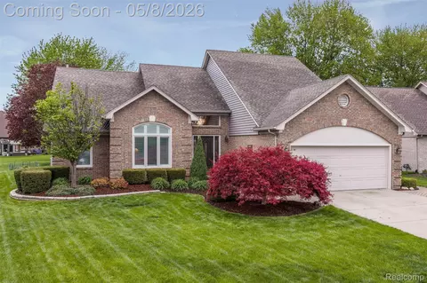 20933 Ivy Cir, Macomb, MI 48044