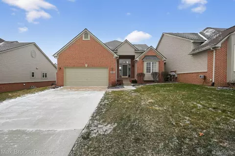 6166 Lochmore Dr, Commerce, MI 48382