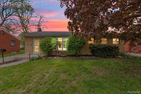 37022 Pinewood Rd, Wayne, MI 48184