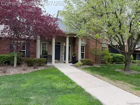 5349 Brookemonte Cir, Oakland, MI 48306